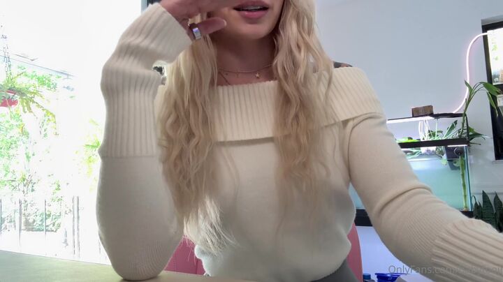 BabyFooji masturbates with his stockings on