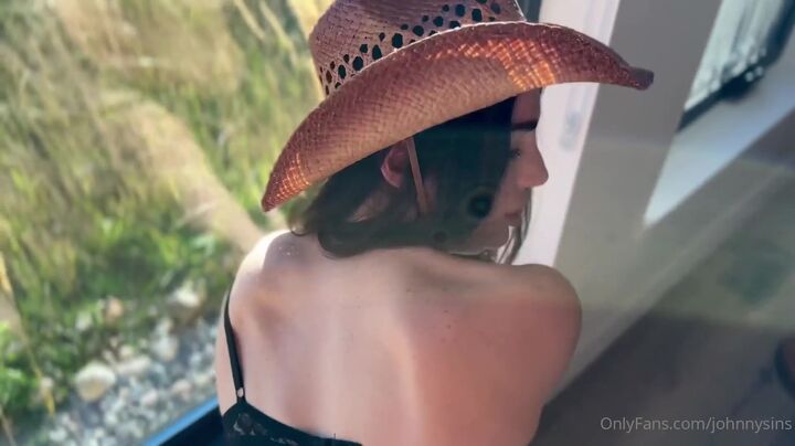 Johnny Sins Fills Reislin’s Pussy Full Cowgirl Style