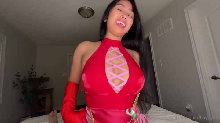 Boa Hancock (Hayleyxyz) Teases and Pleasures a Cock