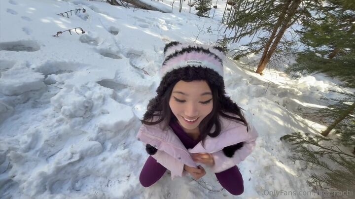 Lucy Mochi's Holes Stretched Wide Open in Icy Snow Bang