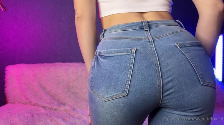 Sweetie Fox's big ass takes pounding then savage backshot